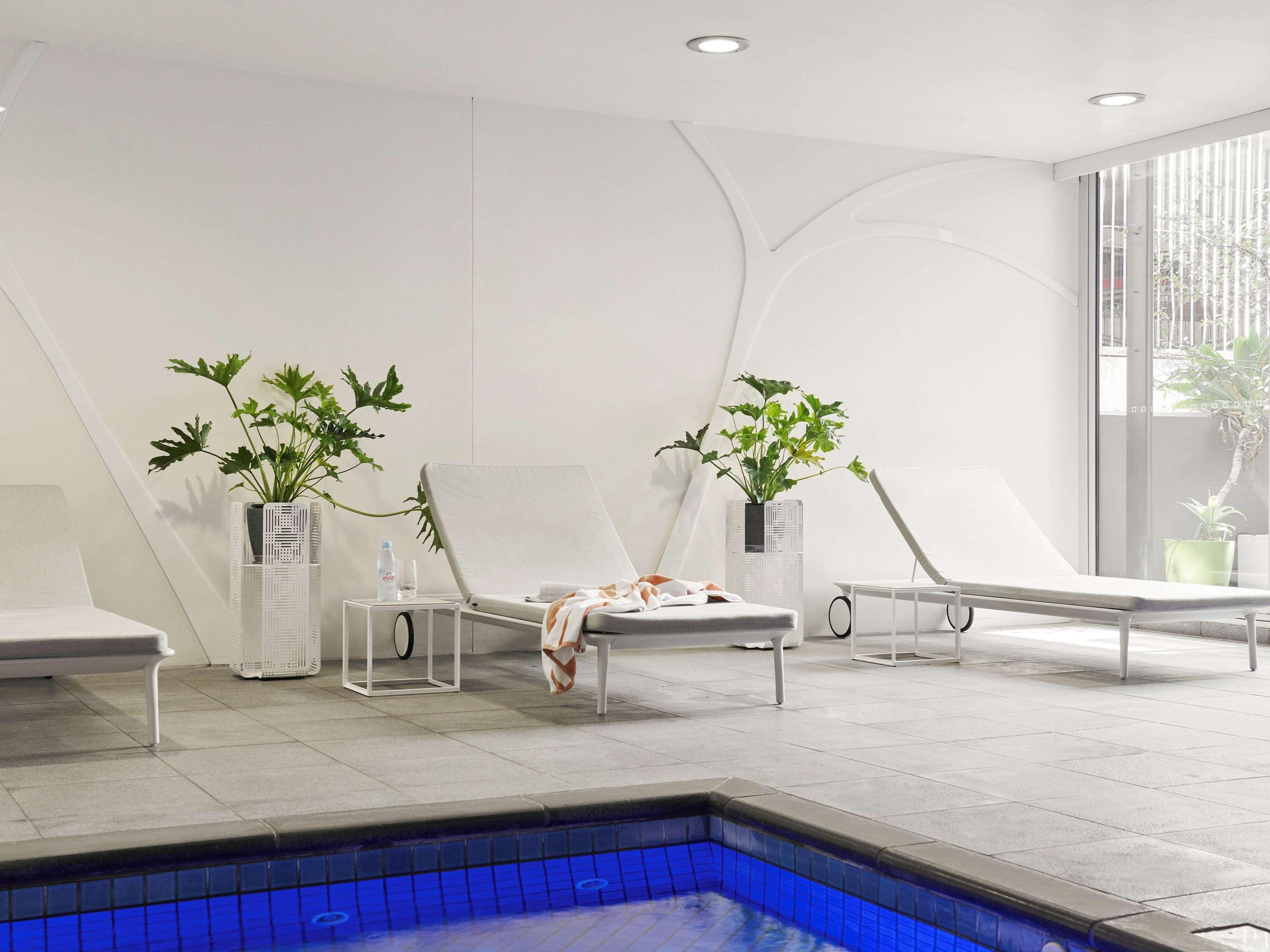 Pullman Adelaide Hotel Exterior foto The spa at The Ivy Spa