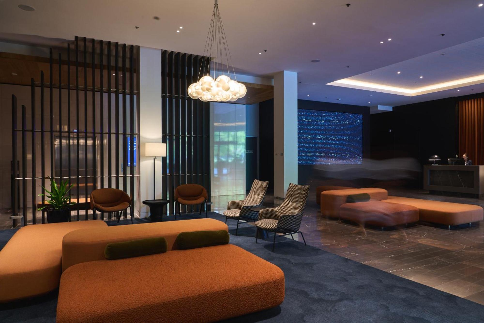 Pullman Adelaide Hotel Exterior foto The lounge at the airport