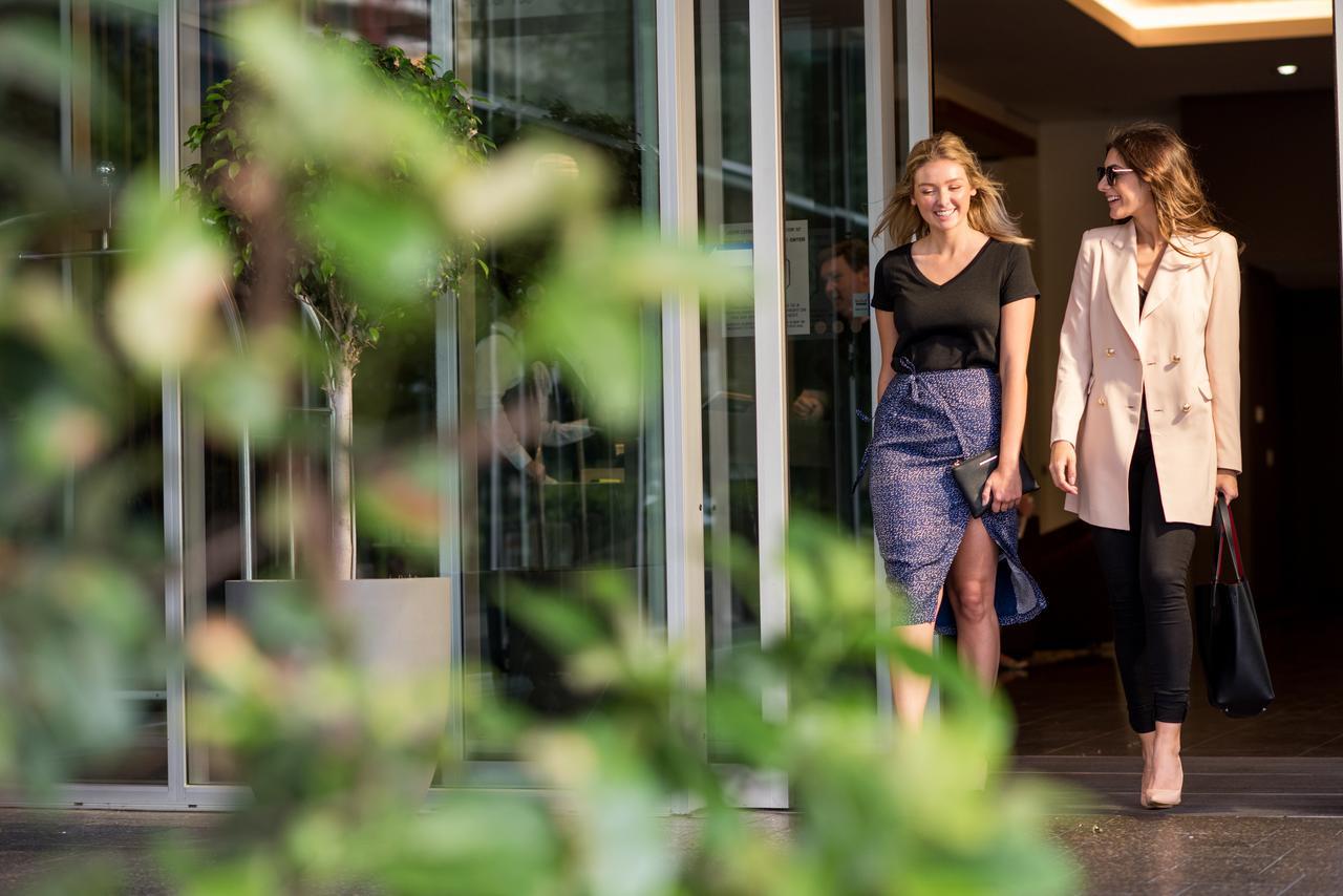 Pullman Adelaide Hotel Exterior foto The 2018 hosts: Marta Robles and María Pujalte
